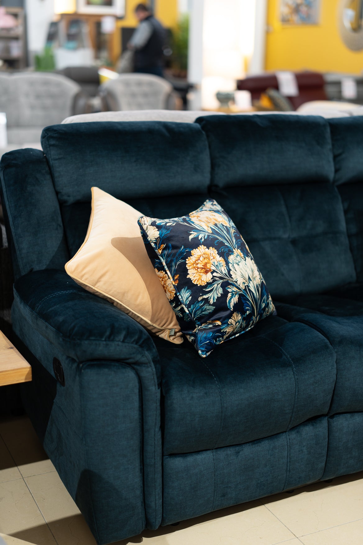 Cushion F+H Velvet Floral Classic Midnight