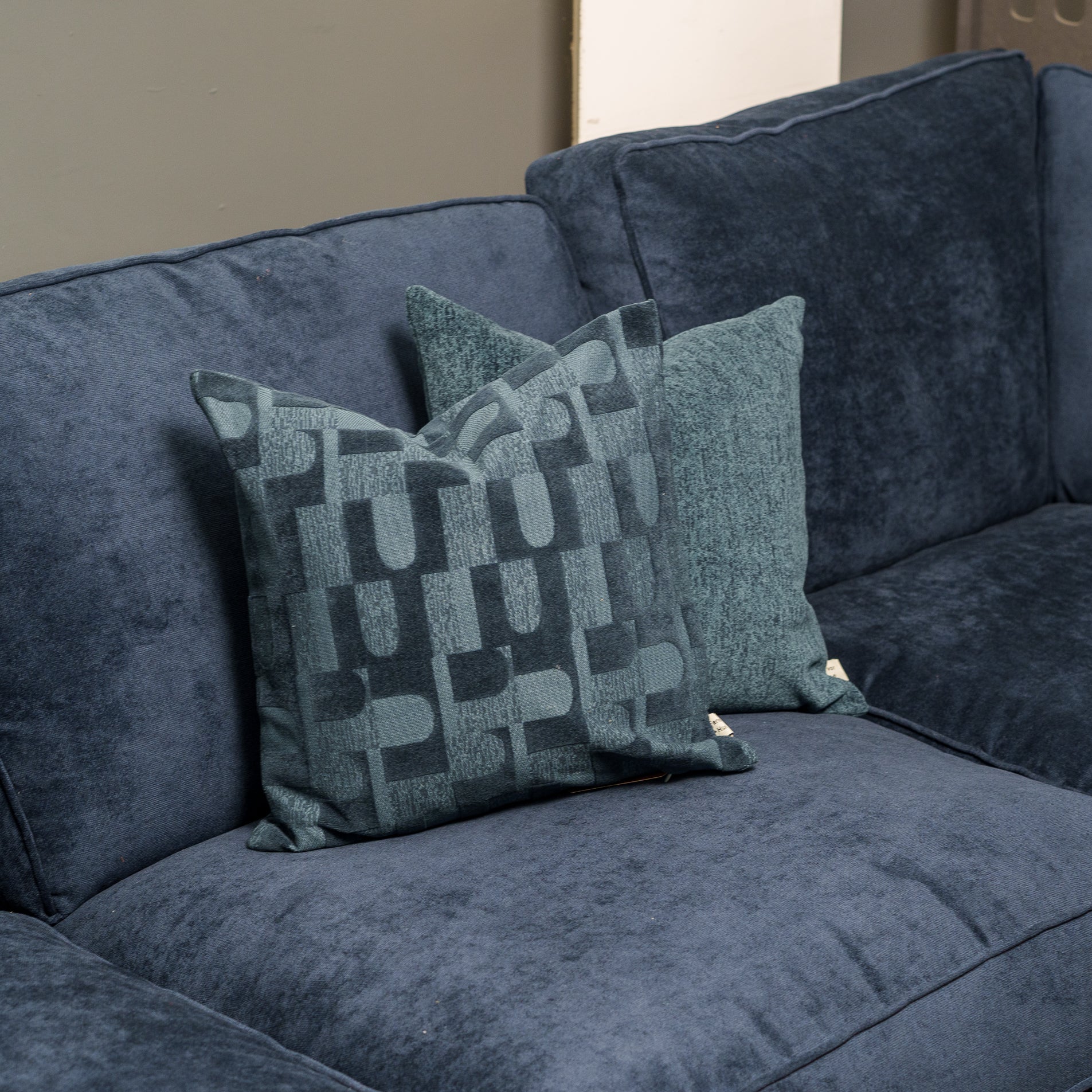 Cushion F+H Studio Aurora Teal