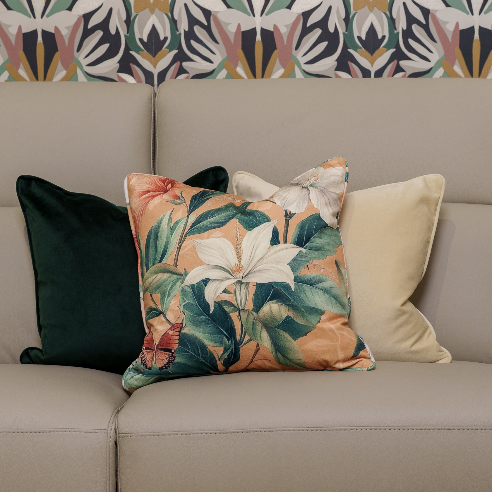 Cushion F+H Velvet Floral Lilies