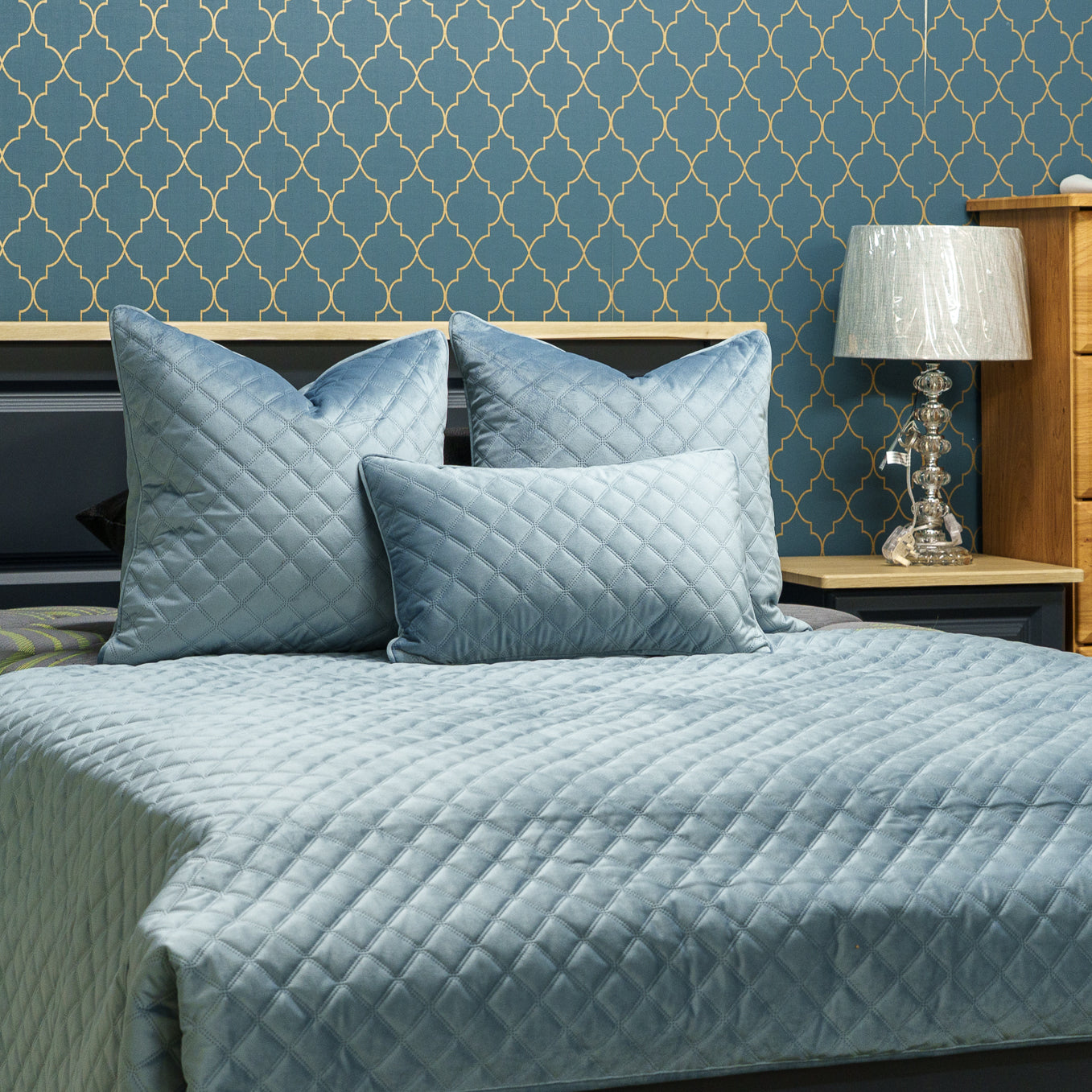 F+H Quilted Velvet Throw Gentle Blue