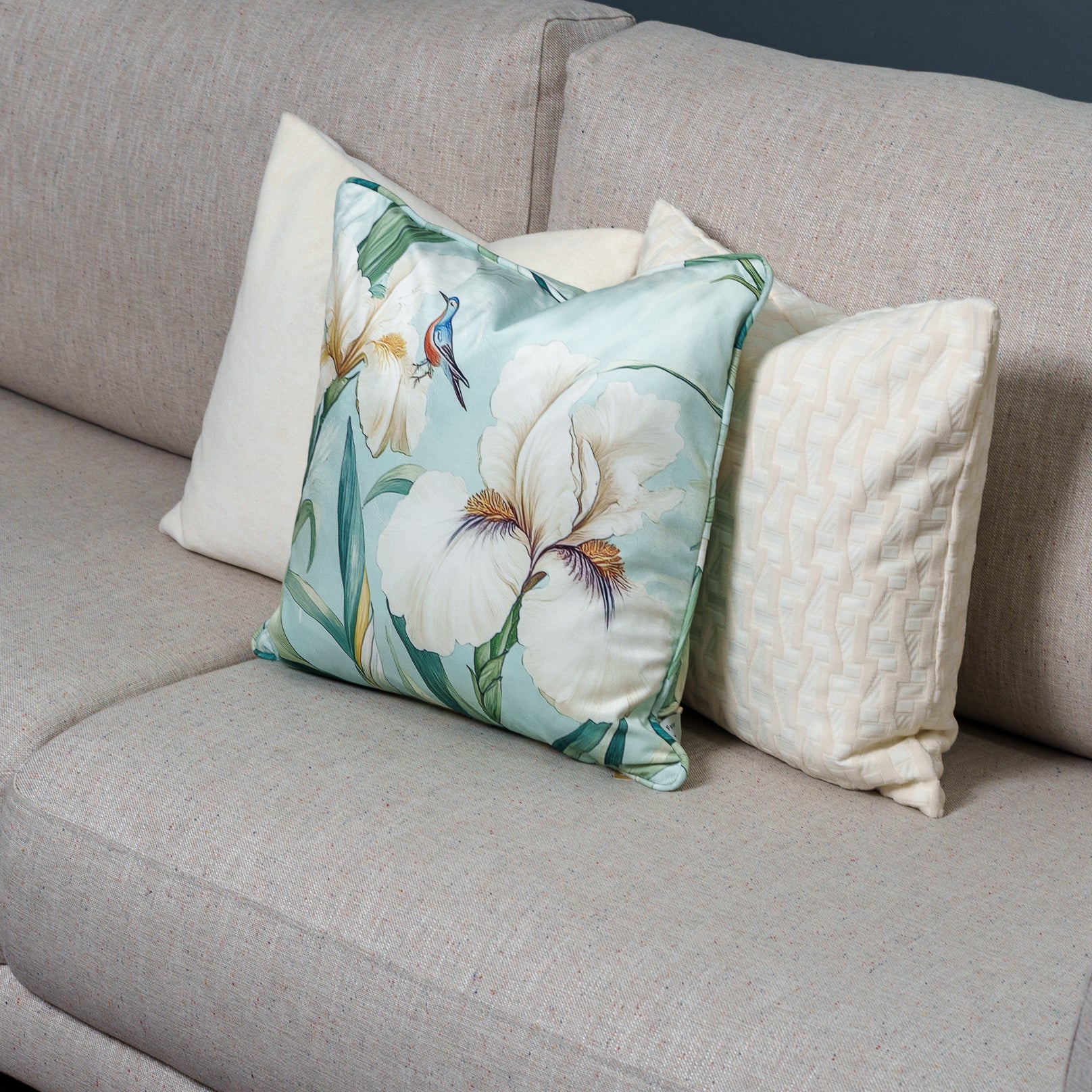 Cushion F+H Velvet Floral Iris
