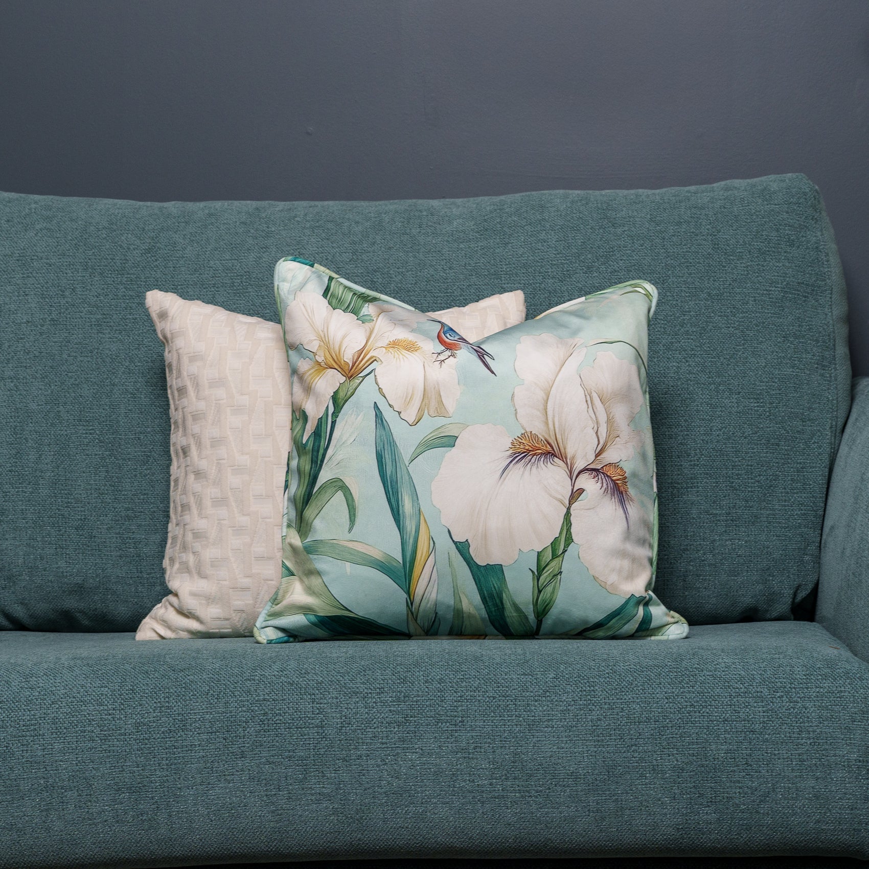 Cushion F+H Velvet Floral Iris